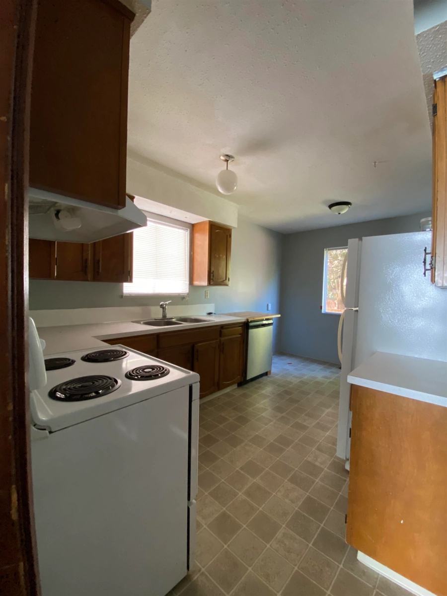 Kitchen Photo of 15855 Vine Avenue, White Rock, BC