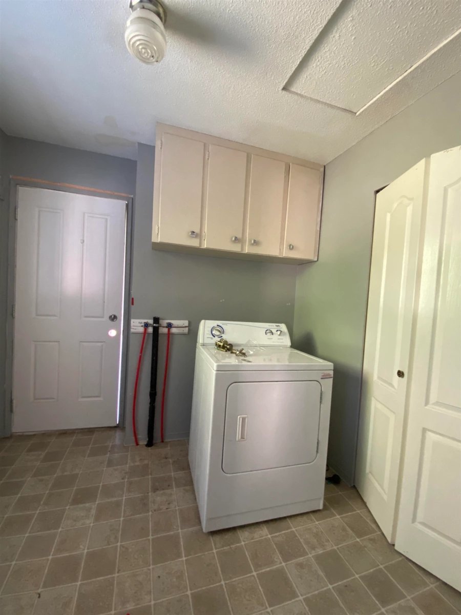 Powder Room Photo of 15855 Vine Avenue, White Rock, BC