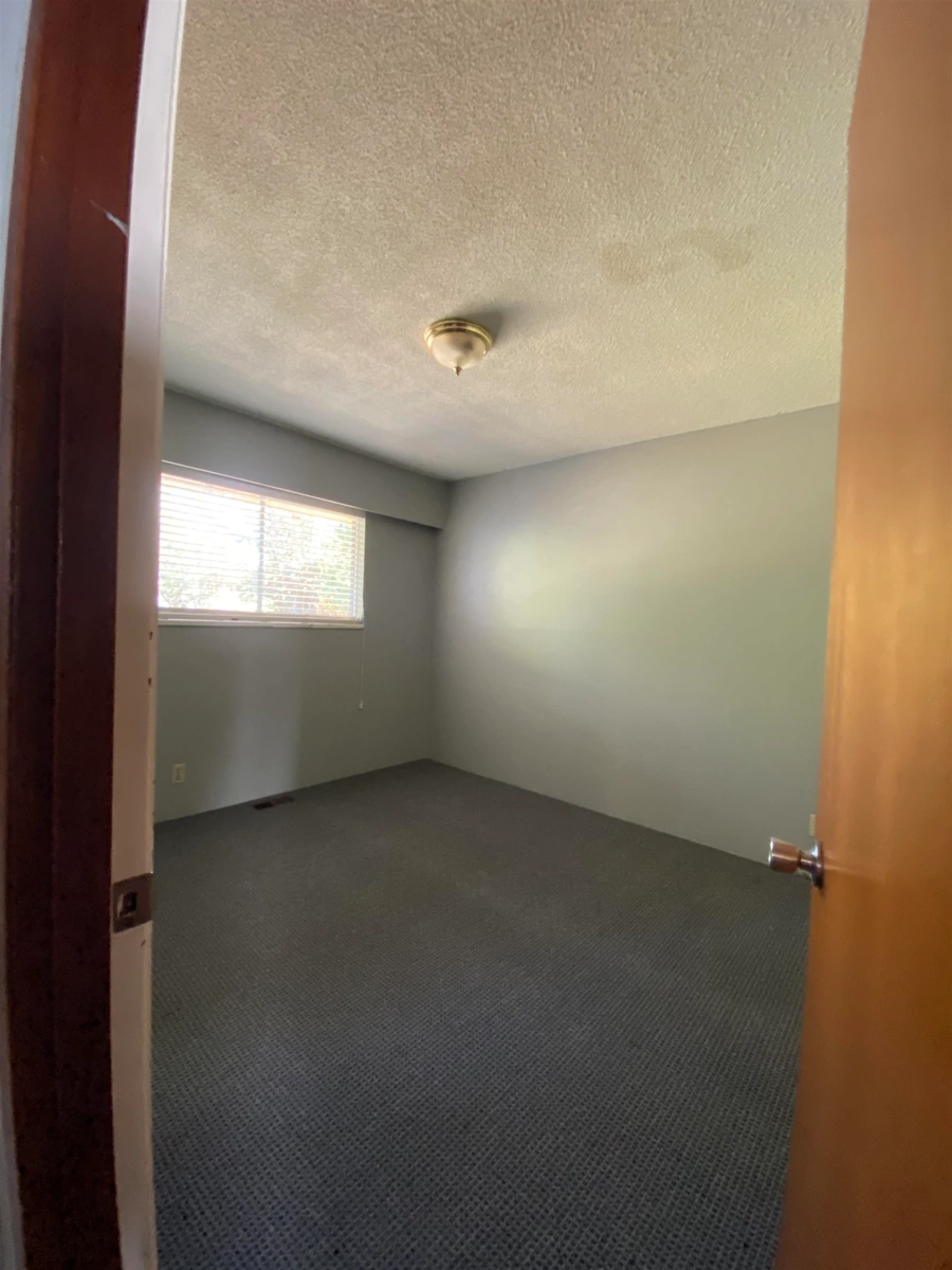 Primary Bathroom Photo of 15855 Vine Avenue, White Rock, BC