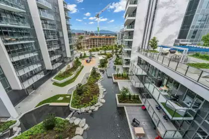 815 8611 Hazelbridge Way, Richmond, BC, Richmond — Apartment/Condo for sale