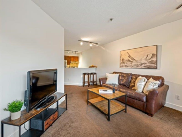 240 4350 Lorimer Road, Whistler, BC, Whistler — Apartment/Condo for sale