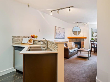 240 4350 Lorimer Road, Whistler, BC, Whistler — Apartment/Condo for sale