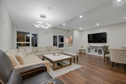 Kitchen Island Photo of 18 5858 132 Street, Surrey, BC