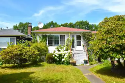 3561 E 23rd Avenue, Vancouver, BC, Vancouver — Single Family Residence for sale