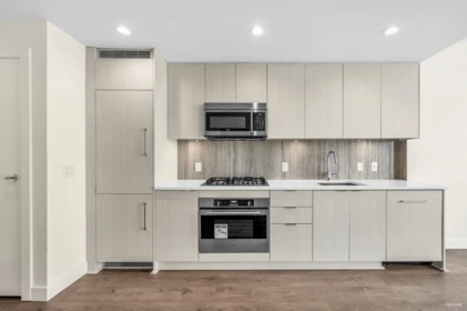2106 5051 Imperial Street, Burnaby, BC, Burnaby — Apartment/Condo for sale