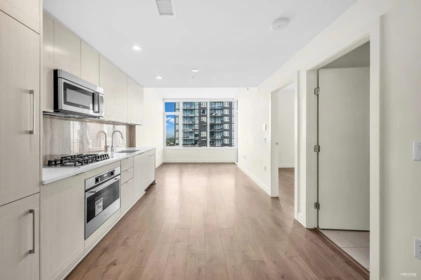 2106 5051 Imperial Street, Burnaby, BC, Burnaby — Apartment/Condo for sale