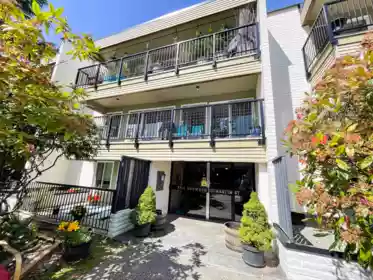 206 1351 Martin Street, White Rock, BC, White Rock — Apartment/Condo for sale