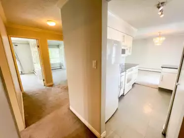 206 1351 Martin Street, White Rock, BC, White Rock — Apartment/Condo for sale