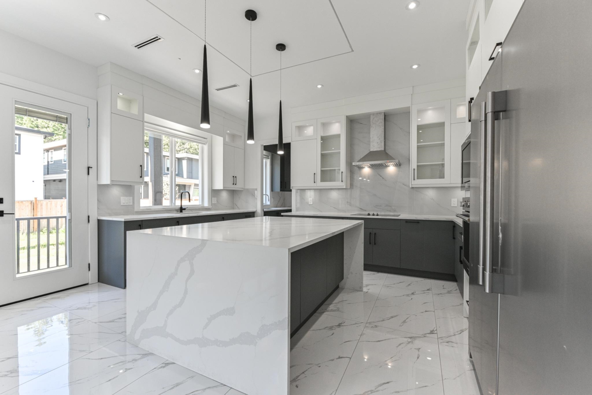 Walk-In Closet Photo of 20133 27 Avenue, Langley, BC