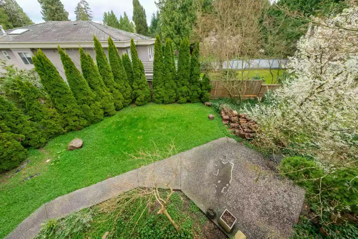 Entry Foyer Photo of 6000 Buckingham Avenue, Burnaby, BC