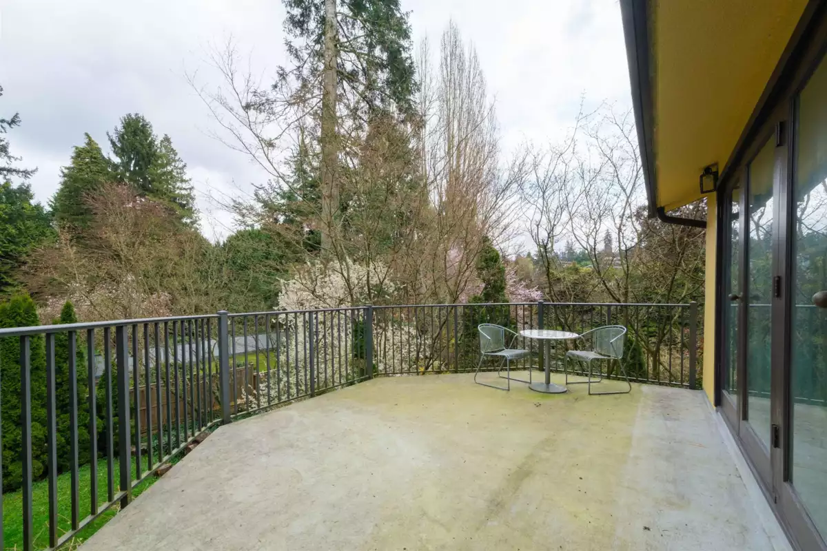 Mudroom Photo of 6000 Buckingham Avenue, Burnaby, BC