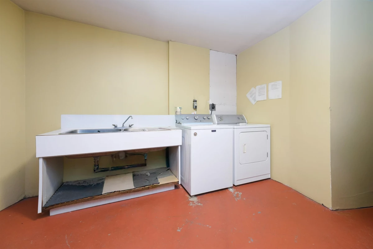 Outdoor Kitchen Photo of 6000 Buckingham Avenue, Burnaby, BC