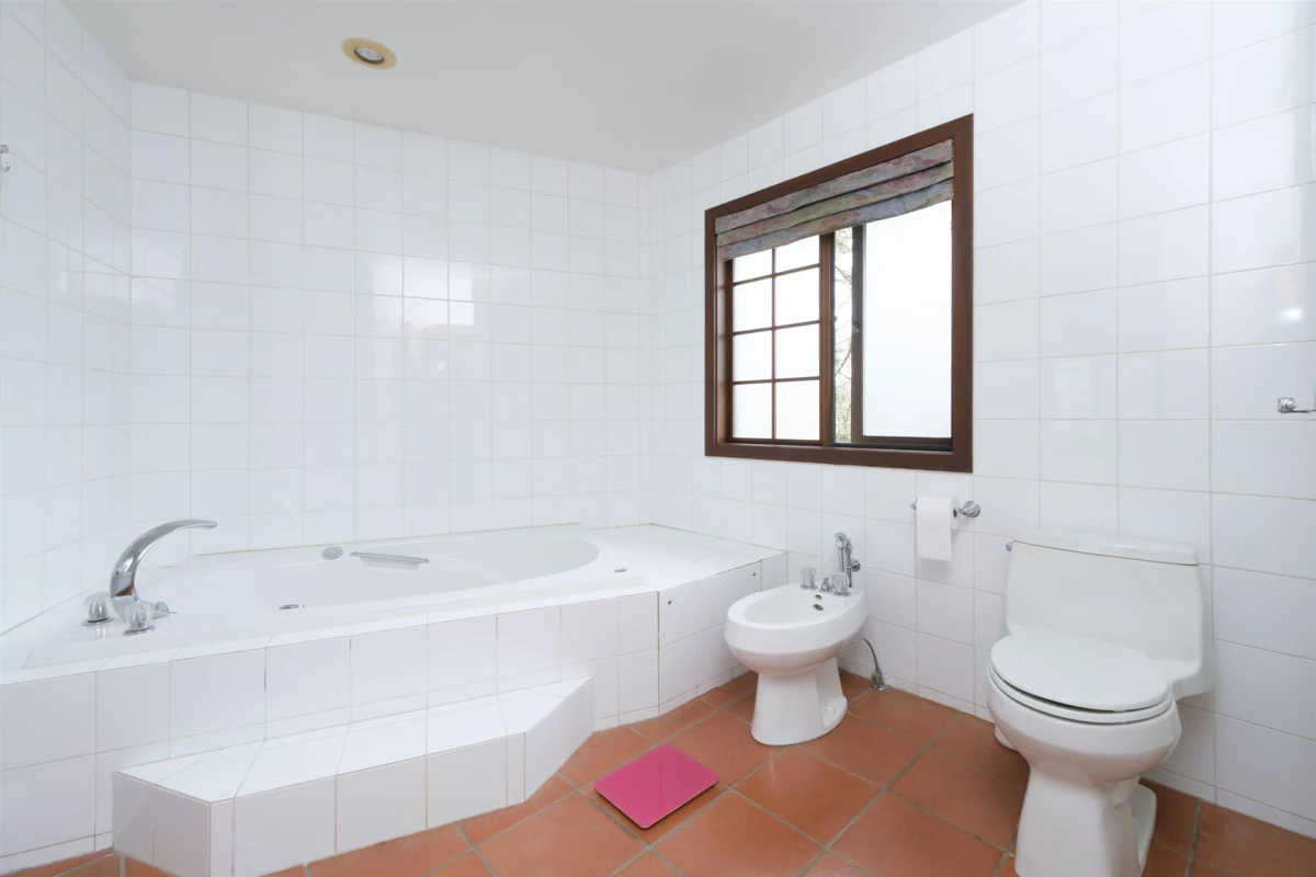 Staircase Photo of 6000 Buckingham Avenue, Burnaby, BC