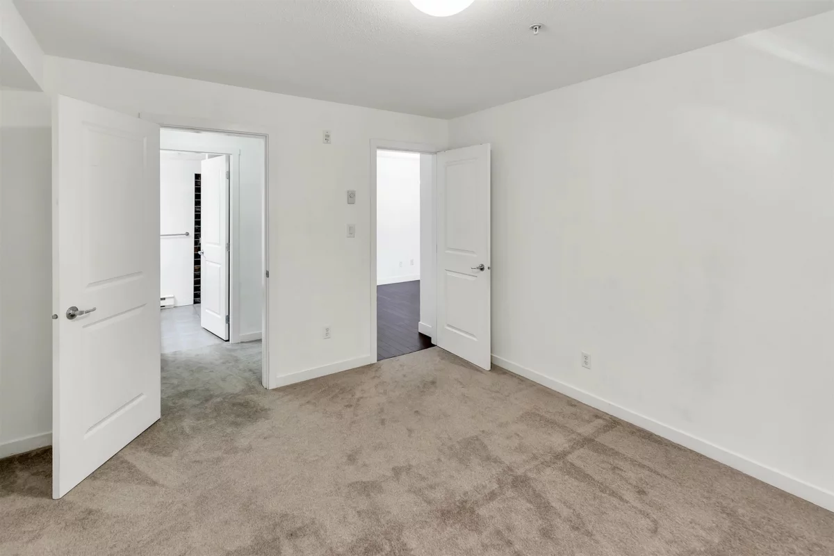 Guest Bathroom Photo of 108 2038 Sandalwood Crescent, Abbotsford, BC