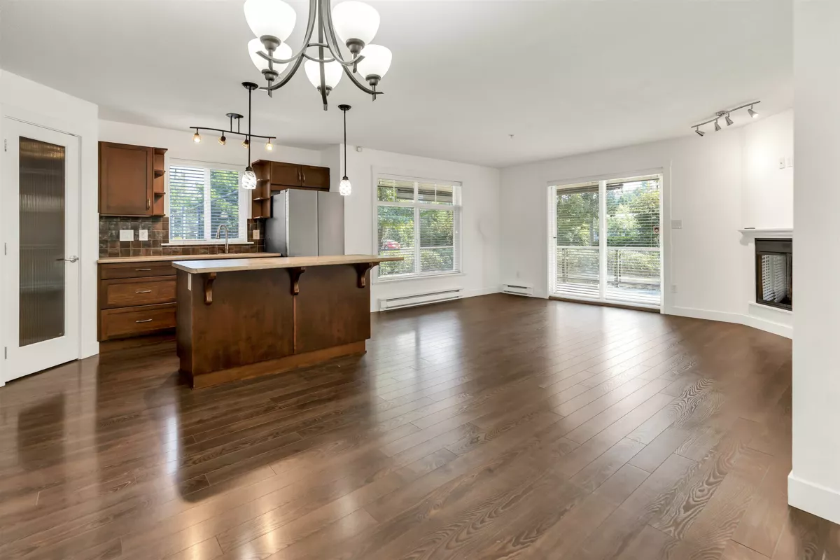 Kitchen Island Photo of 108 2038 Sandalwood Crescent, Abbotsford, BC