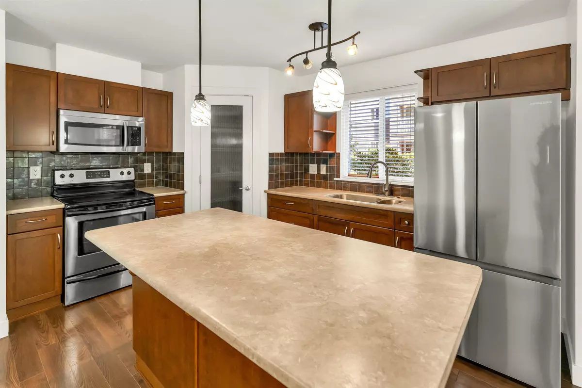 Primary Bathroom Photo of 108 2038 Sandalwood Crescent, Abbotsford, BC
