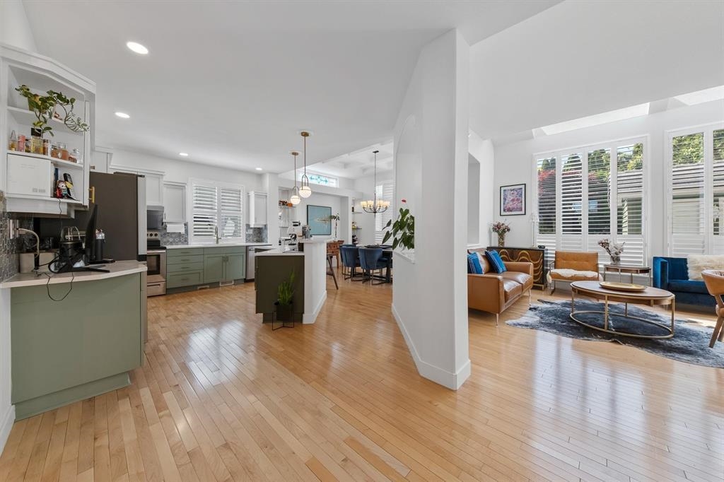Kitchen Island Photo of 3311 155b Street, Surrey, BC