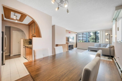 203 620 Seventh Avenue, New Westminster, BC, New Westminster — Apartment/Condo for sale