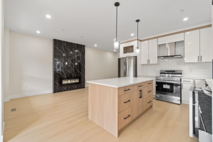 Kitchen Island Photo of 32514 Higginbottom Court, Mission, BC