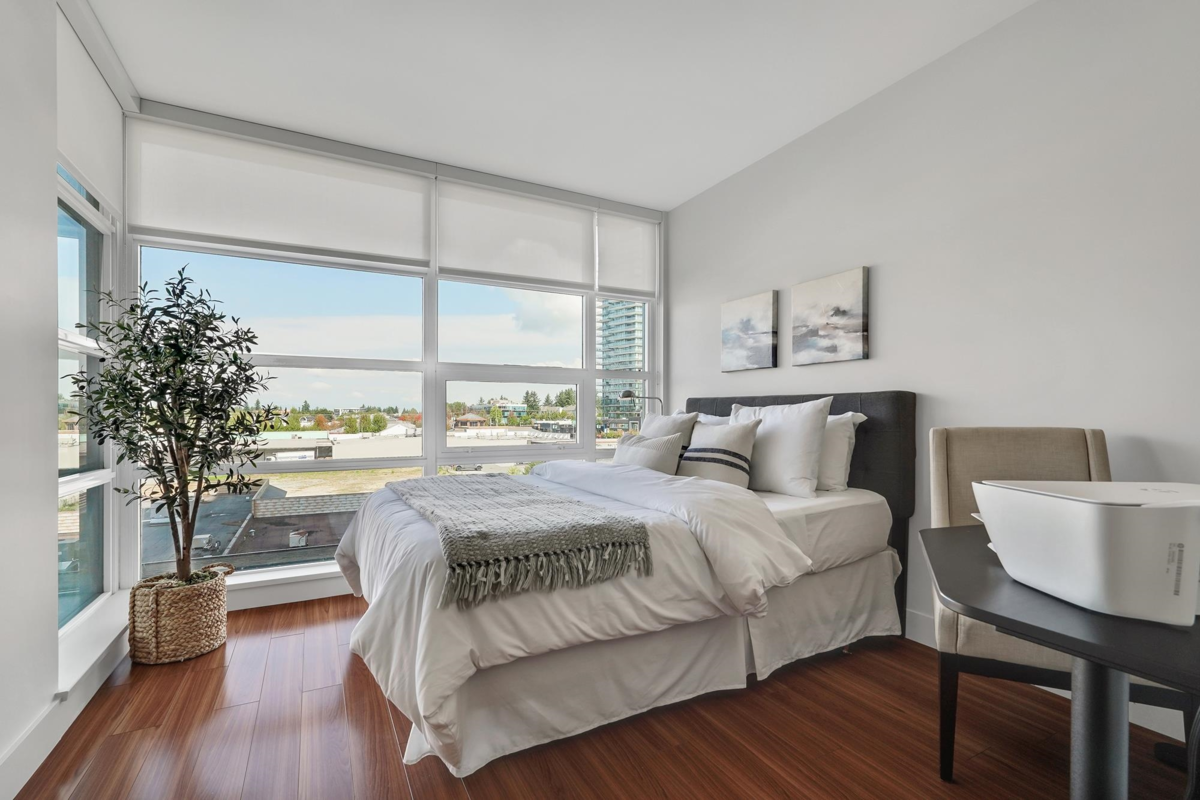 Basement Recreation Room Photo of 404 15152 Russell Avenue, White Rock, BC