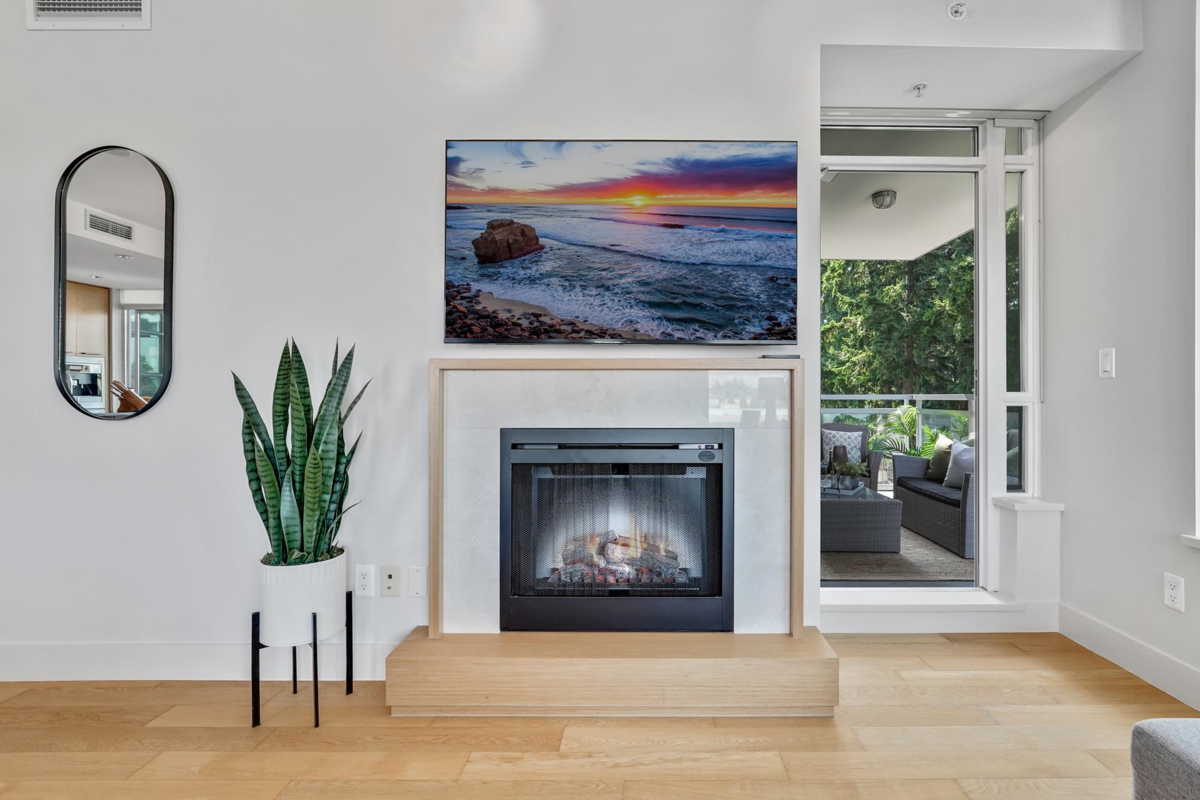 Bedroom 2 Photo of 404 15152 Russell Avenue, White Rock, BC