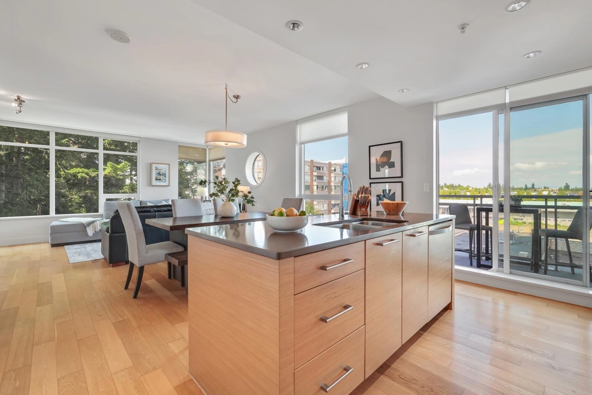 Exterior Rear Photo of 404 15152 Russell Avenue, White Rock, BC