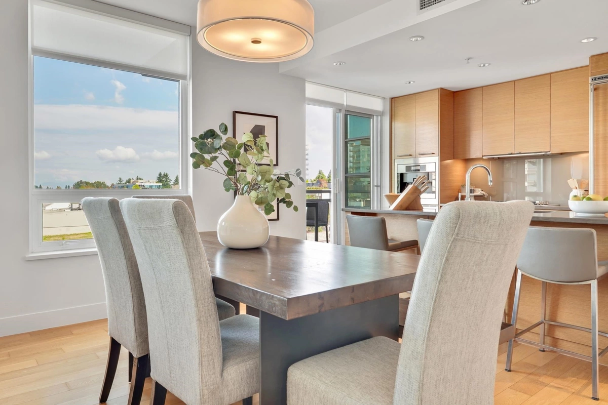 Kitchen Island Photo of 404 15152 Russell Avenue, White Rock, BC