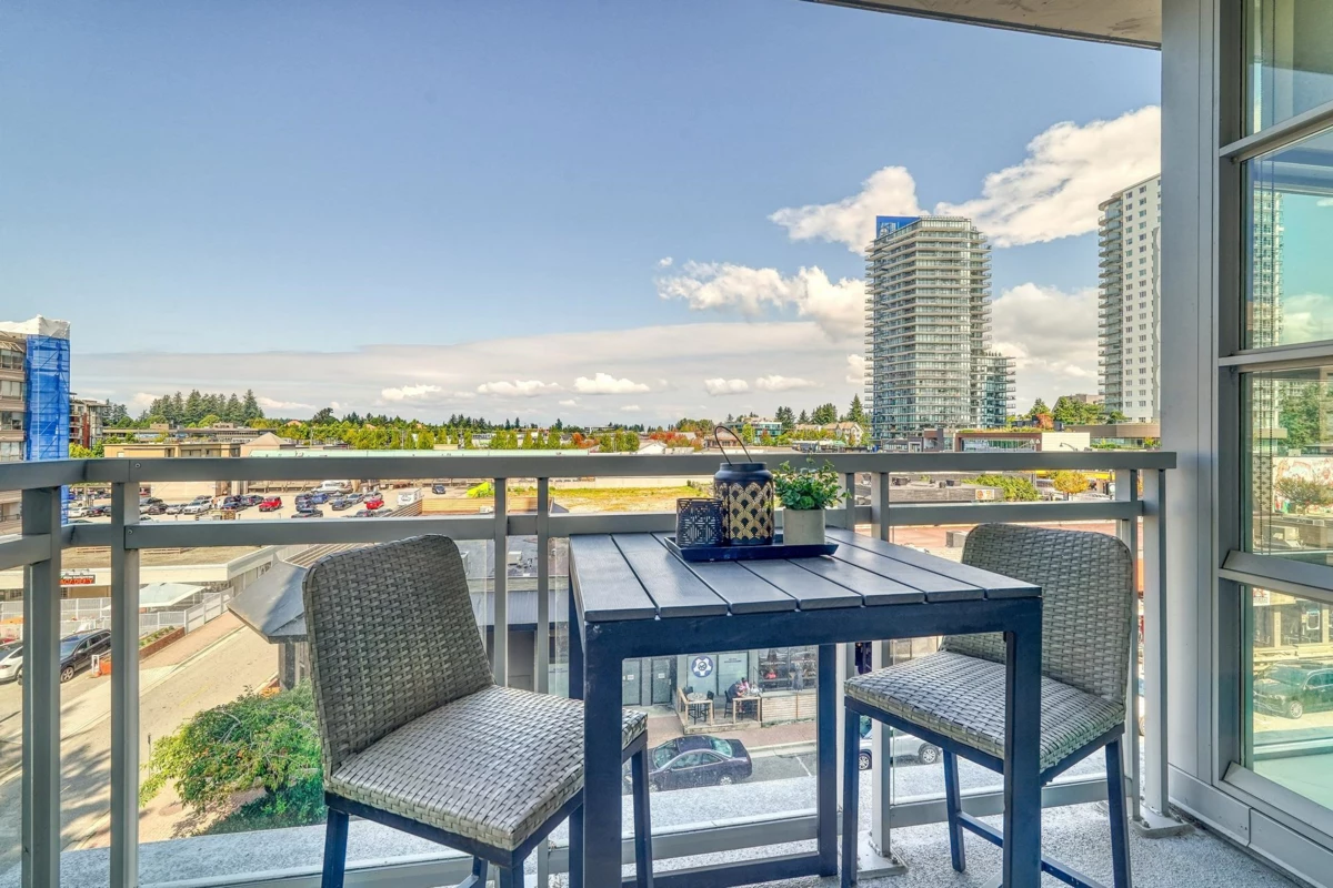 Kitchen Photo of 404 15152 Russell Avenue, White Rock, BC