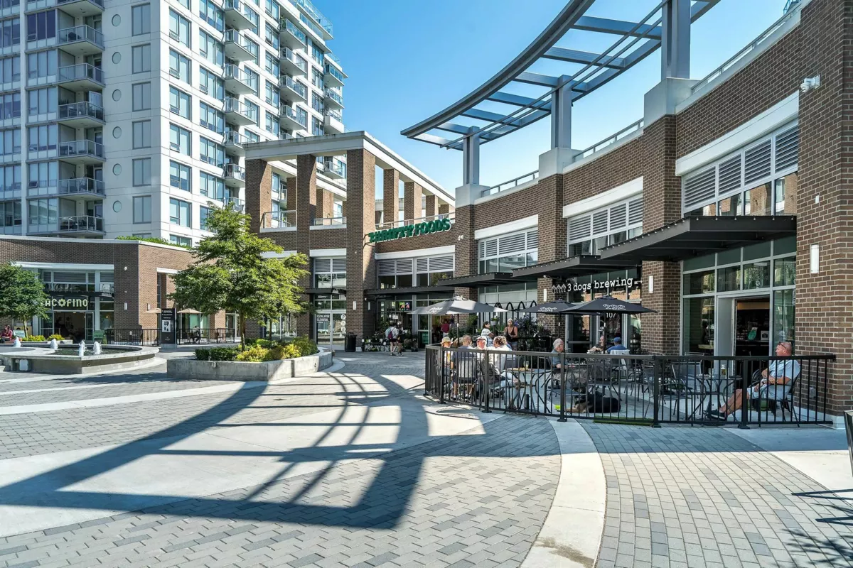 Outdoor Deck Photo of 404 15152 Russell Avenue, White Rock, BC