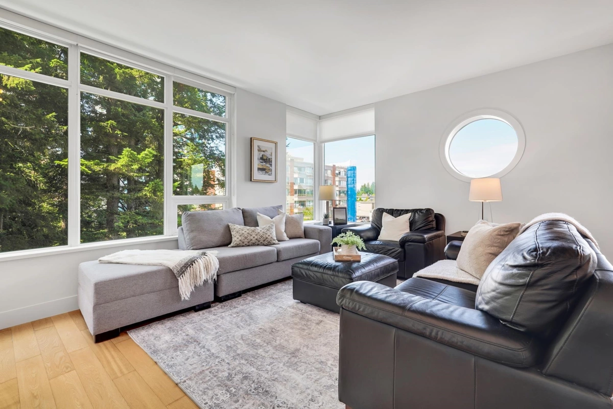 Primary Bathroom Photo of 404 15152 Russell Avenue, White Rock, BC