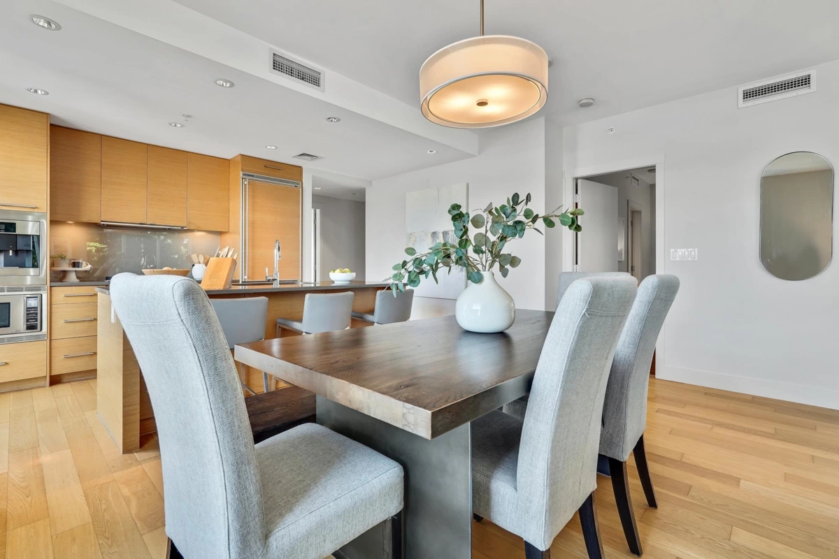 Primary Bedroom Photo of 404 15152 Russell Avenue, White Rock, BC