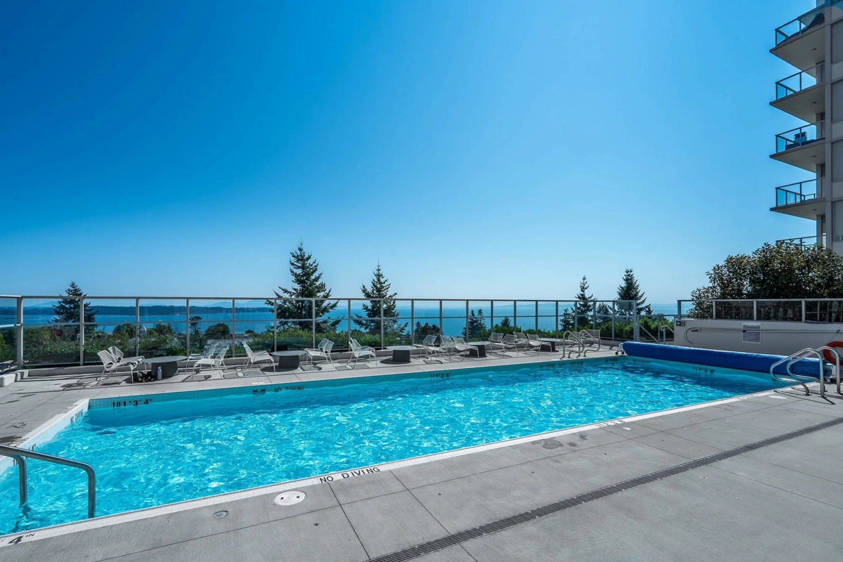 Staircase Photo of 404 15152 Russell Avenue, White Rock, BC