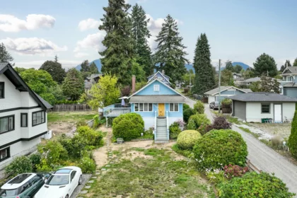 534 E 9th Street, North Vancouver, BC, North Vancouver — Single Family Residence for sale