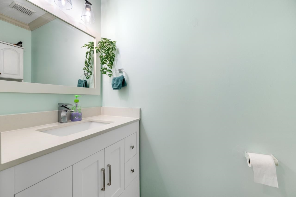 Basement Recreation Room Photo of 11 10980 No. 2 Road, Richmond, BC