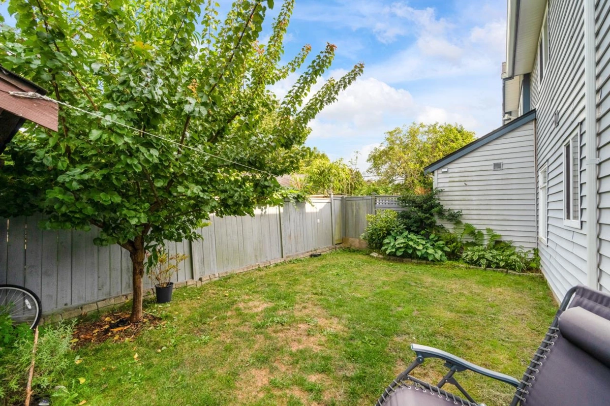 Loft / Bonus Room Photo of 11 10980 No. 2 Road, Richmond, BC