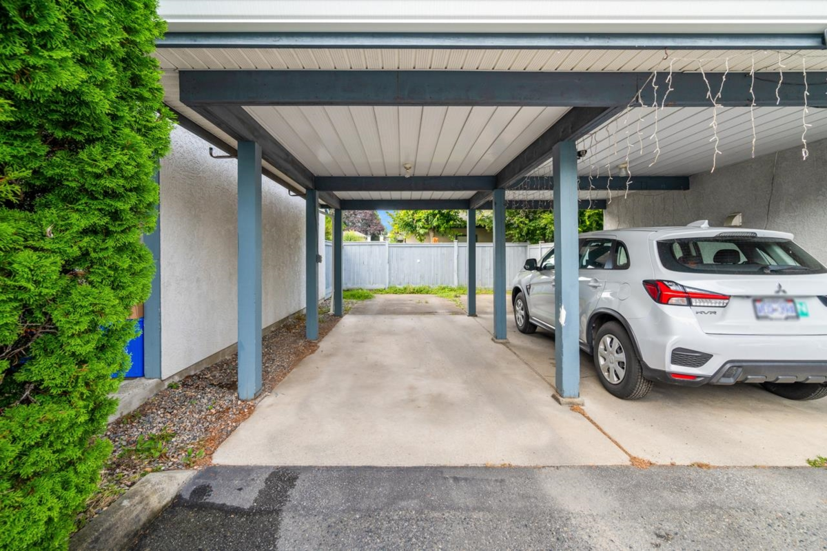 Mudroom Photo of 11 10980 No. 2 Road, Richmond, BC