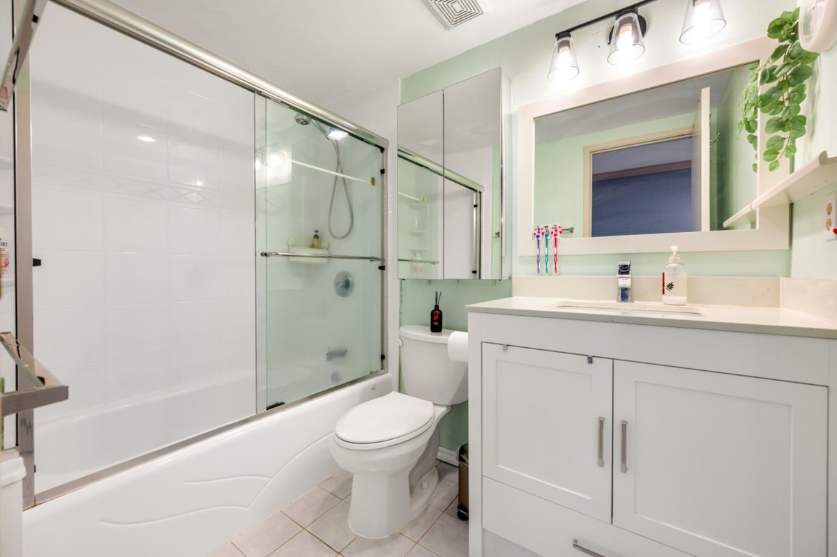 Walk-In Closet Photo of 11 10980 No. 2 Road, Richmond, BC