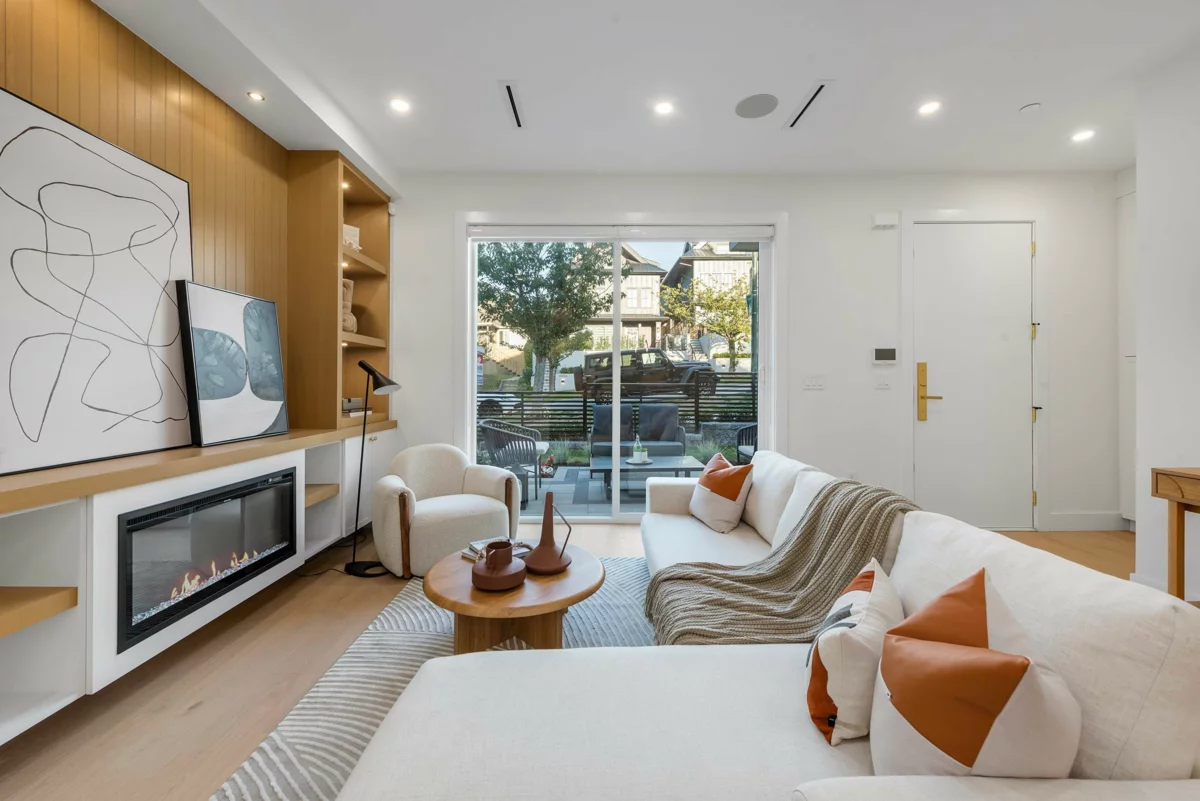 Dining Area Photo of 1 4855 Dumfries Street, Vancouver, BC