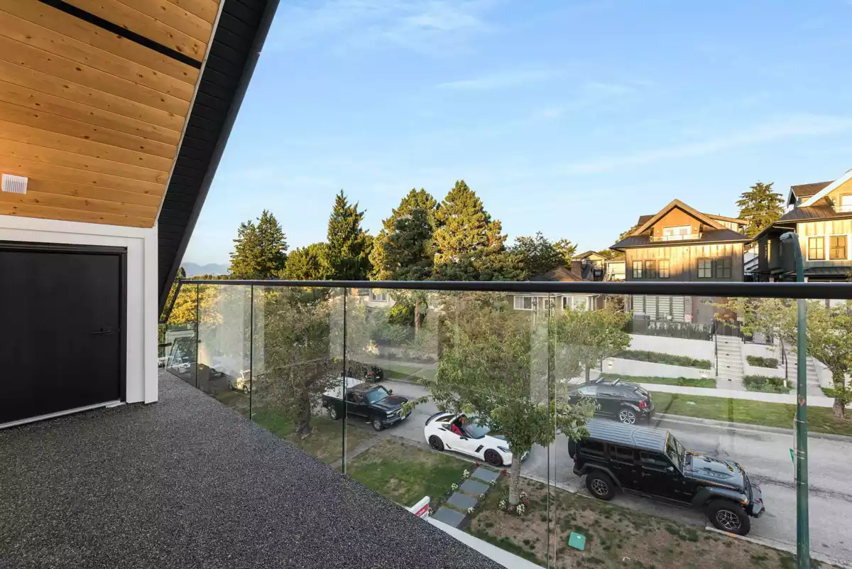 Entry Foyer Photo of 1 4855 Dumfries Street, Vancouver, BC