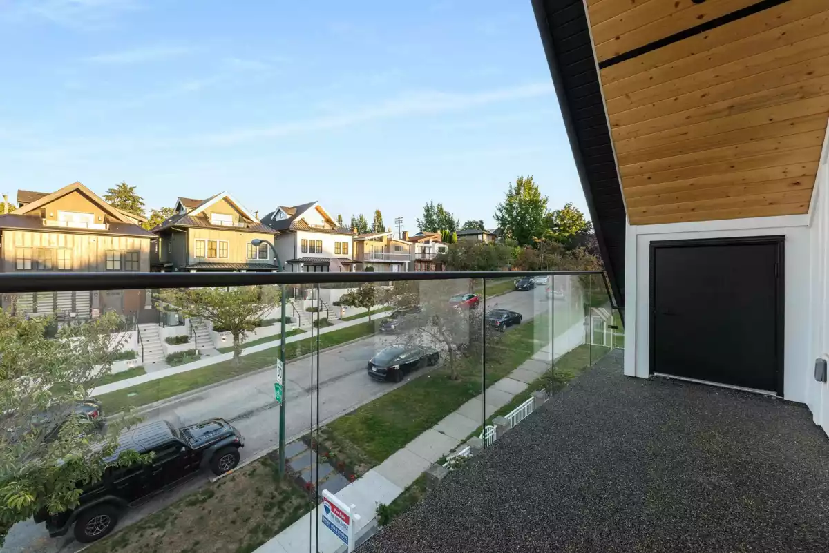 Mudroom Photo of 1 4855 Dumfries Street, Vancouver, BC