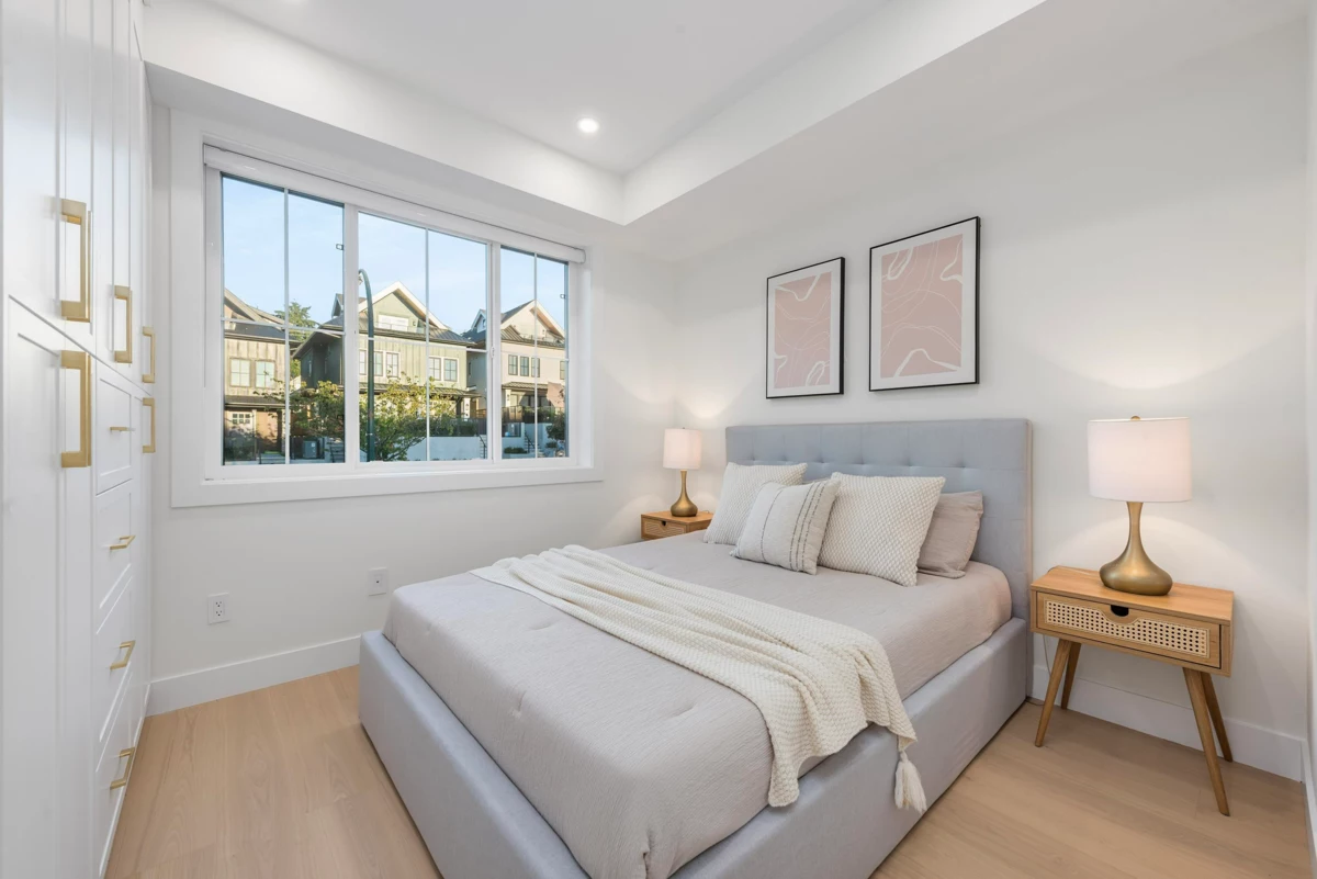 Walk-In Closet Photo of 1 4855 Dumfries Street, Vancouver, BC