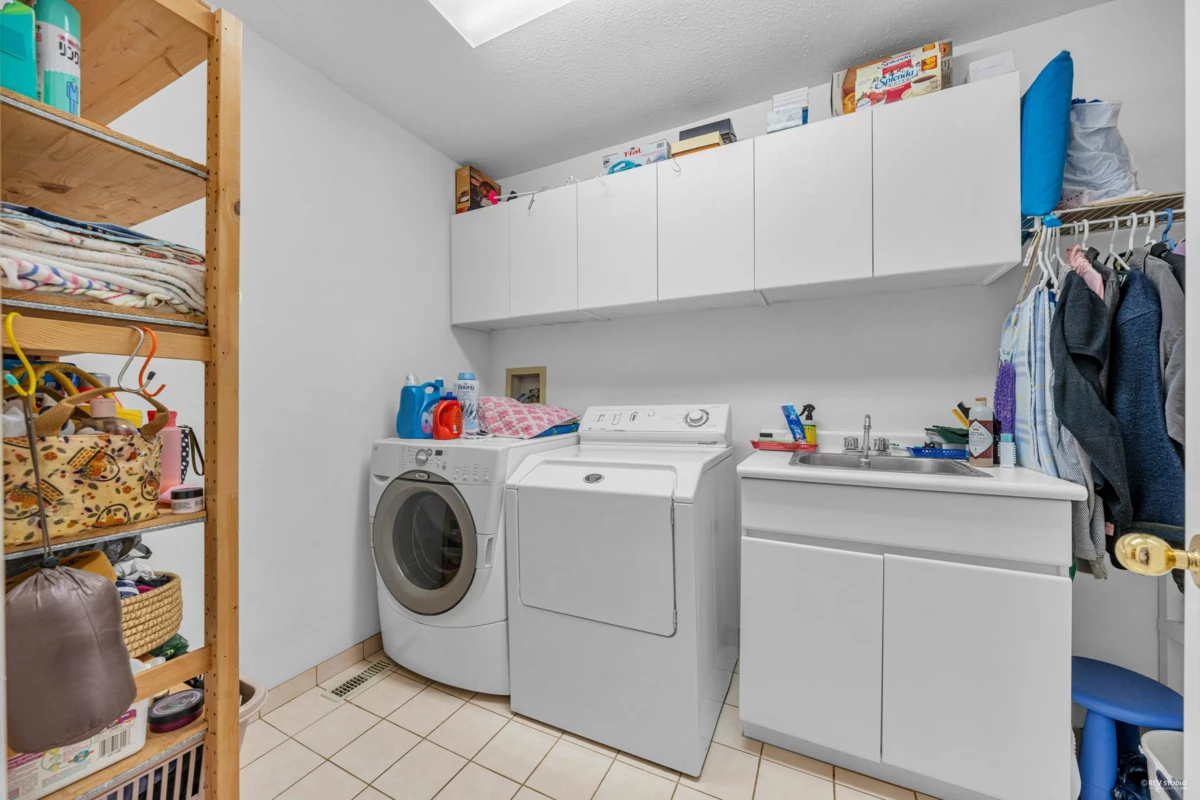 Neighborhood Park Photo Near 426 W 44th Avenue, Vancouver, BC