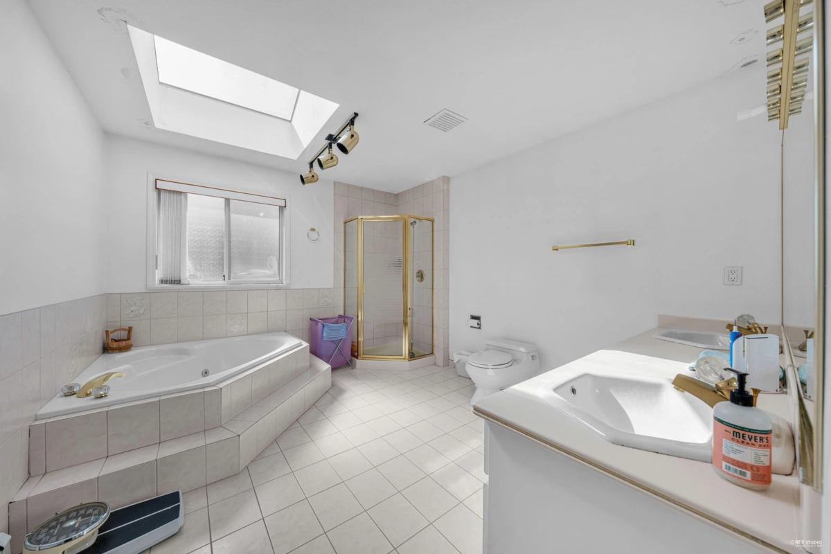 Swimming Pool Photo of 426 W 44th Avenue, Vancouver, BC