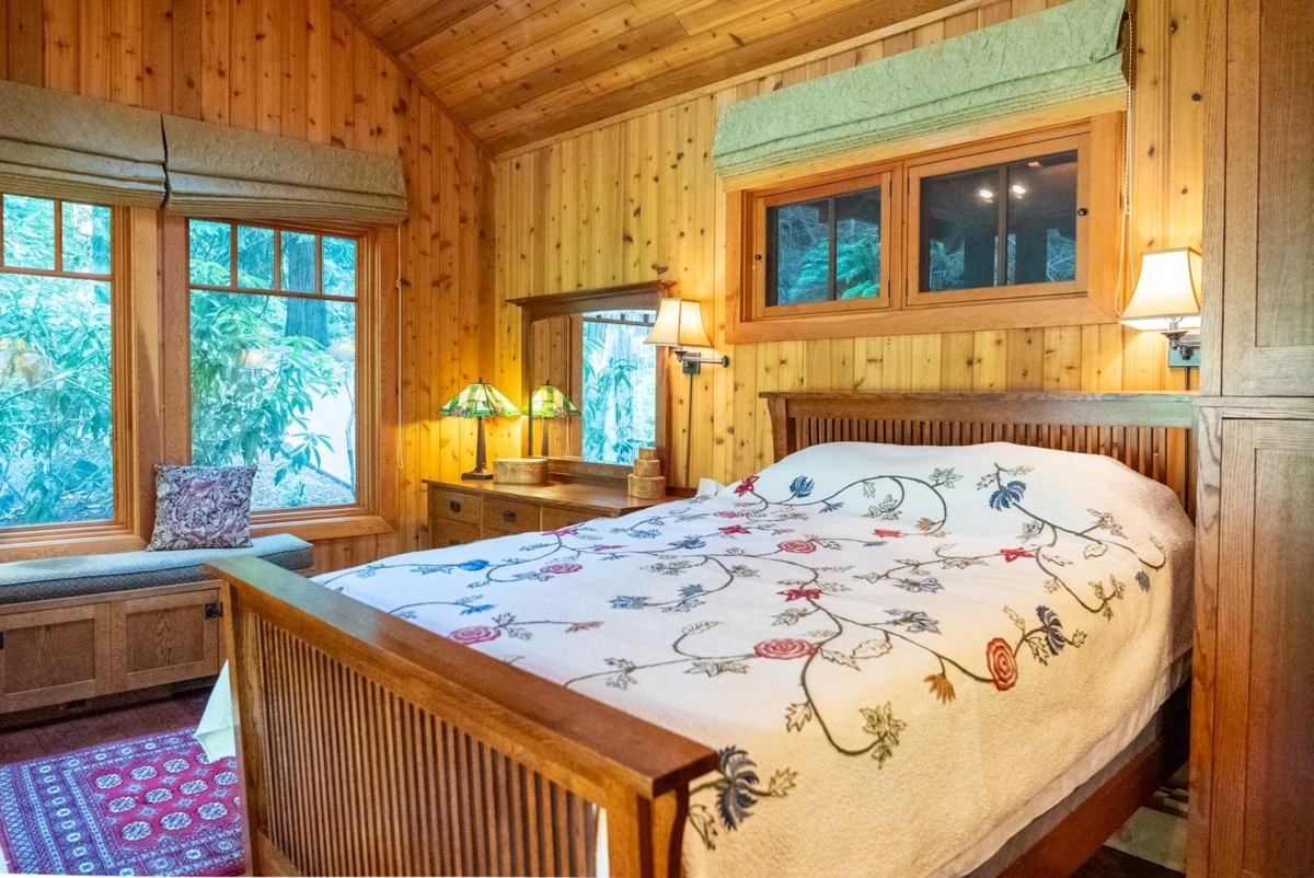 Basement Recreation Room Photo of 8807 Ainslie Point Road, Pender Island, BC