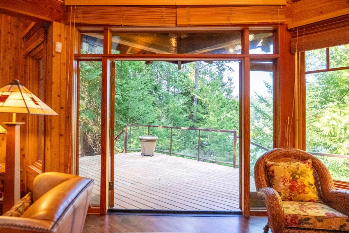 Breakfast Nook Photo of 8807 Ainslie Point Road, Pender Island, BC