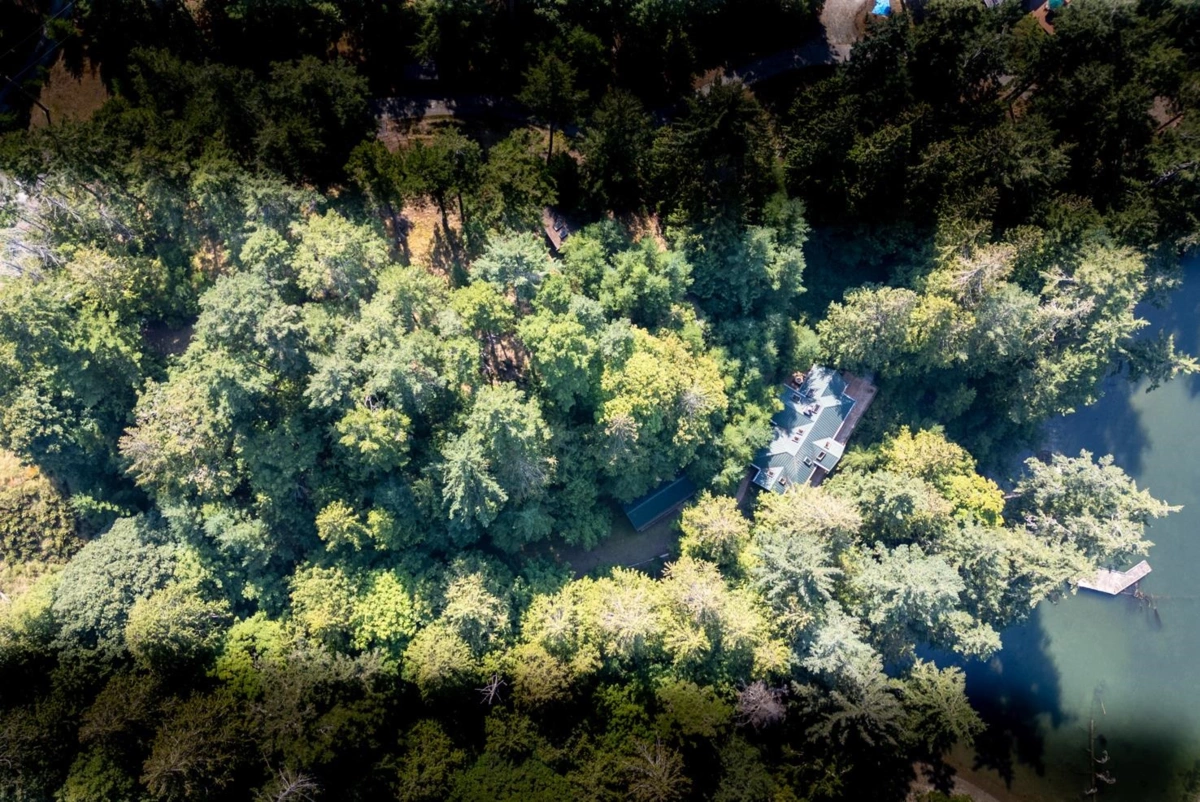 Dining Area Photo of 8807 Ainslie Point Road, Pender Island, BC