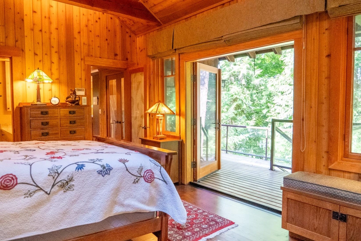 Laundry Room Photo of 8807 Ainslie Point Road, Pender Island, BC