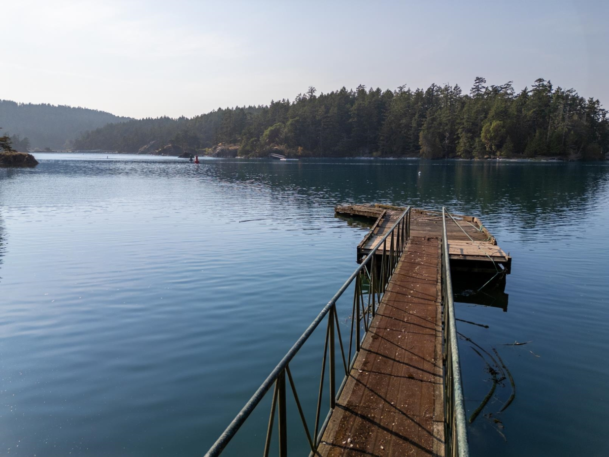 Living Room Photo of 8807 Ainslie Point Road, Pender Island, BC