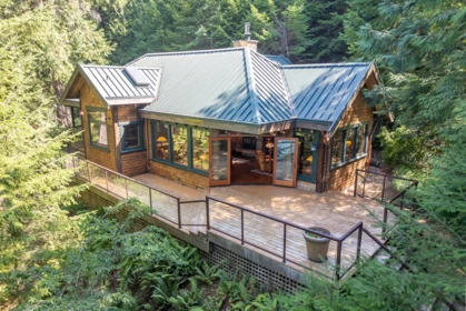 Kitchen Photo of 8807 Ainslie Point Road, Pender Island, BC