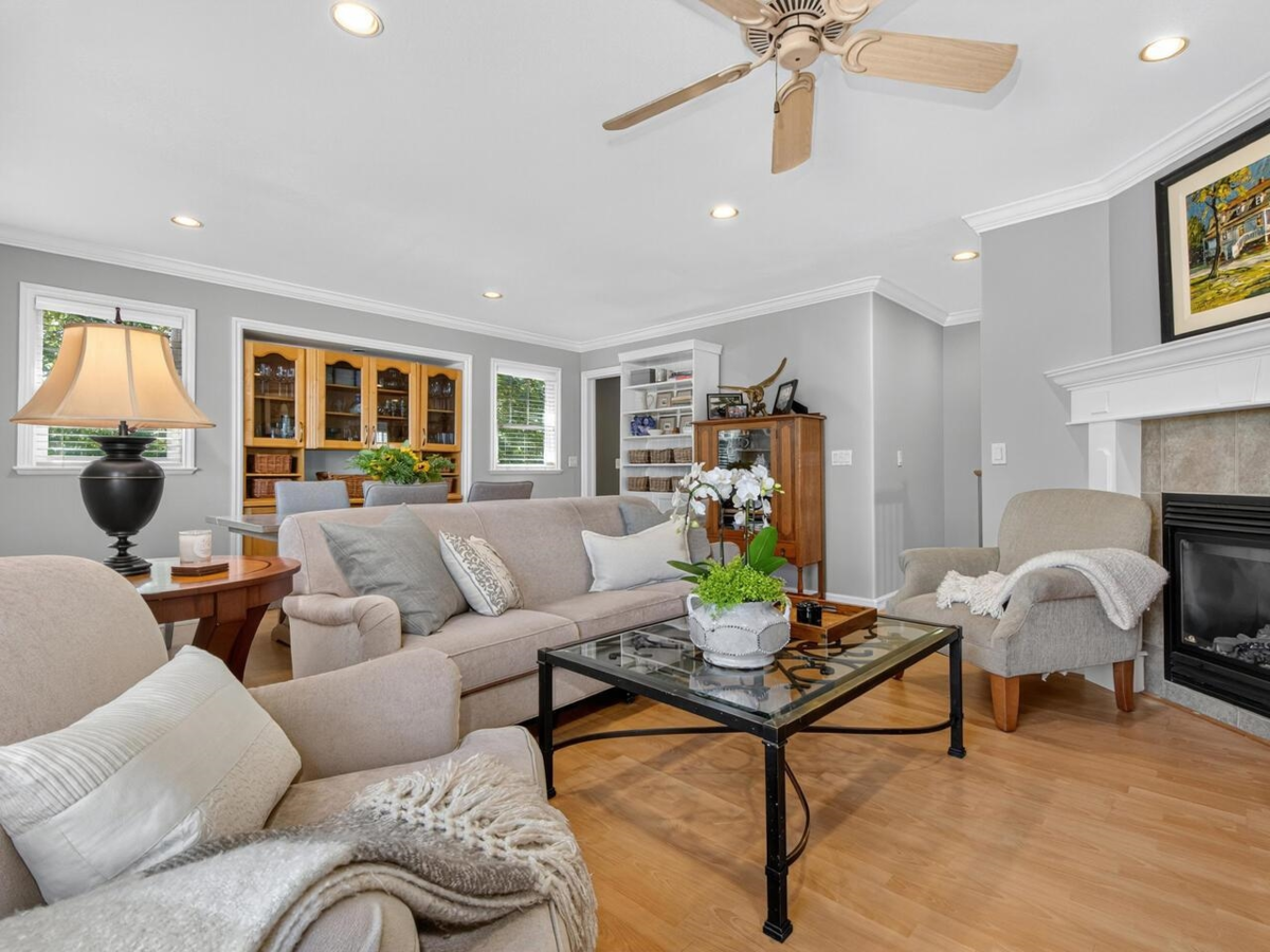 Kitchen Island Photo of 8011 163rd Street, Surrey, BC